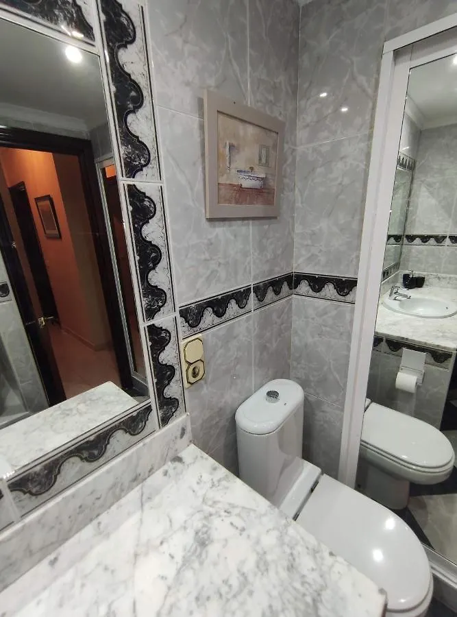Apartamento Amplio piso junto a Playa Victoria Cádiz 0*,  España